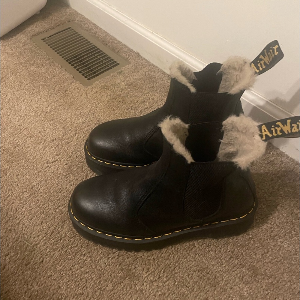 Dr martens size 8 faux fur lining Chelsea boot